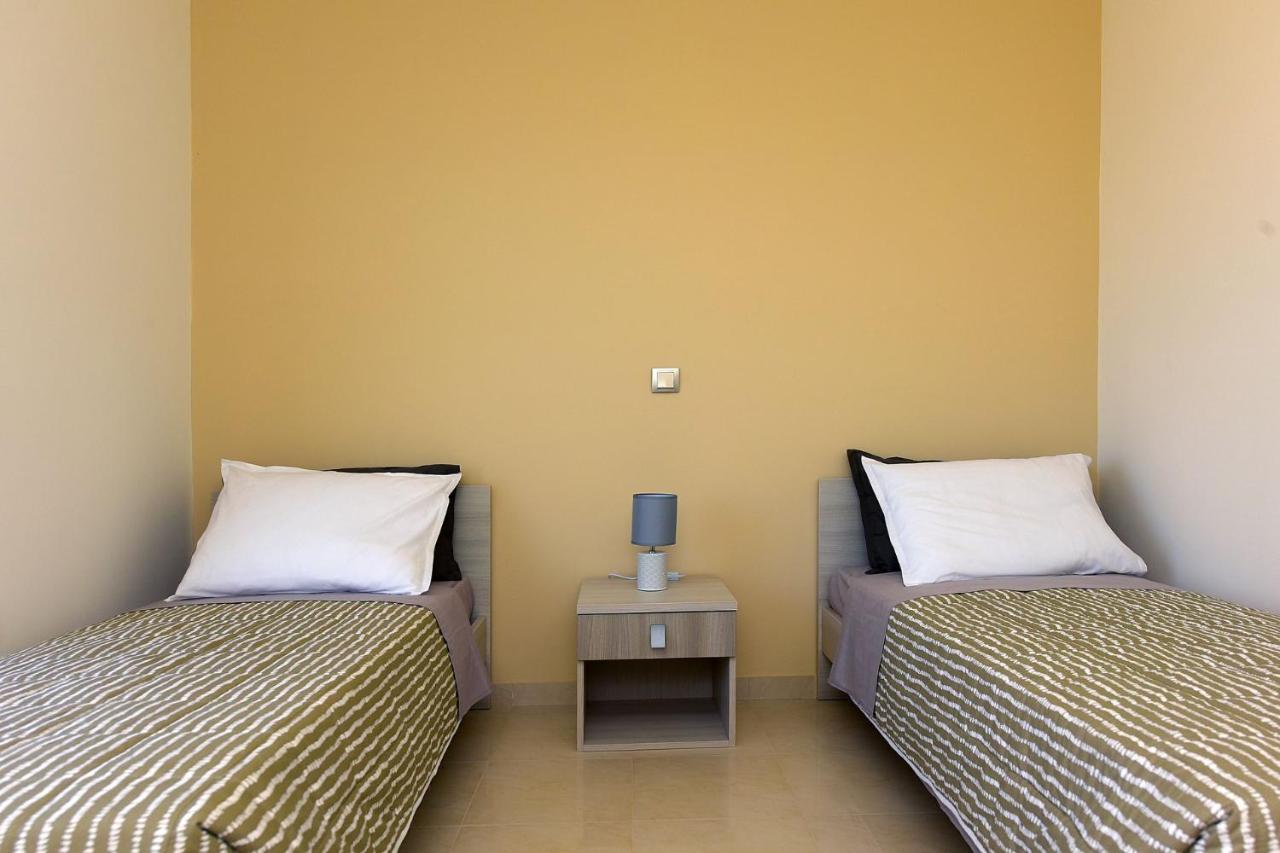 Stelia Luxury Apartments Kalavárda Buitenkant foto